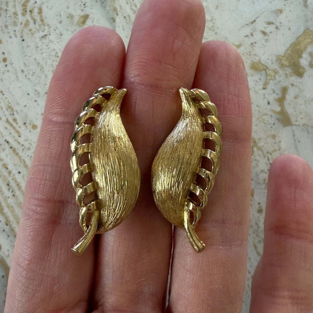 Vintage Monet Gold Tone Clip-On Leaf/Feather Earrings • Statement Jewelry
